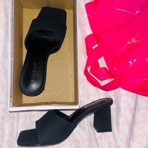 Cute , comfortable , short , and brand new ✨ in box 📦 👡 never worn